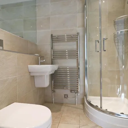 Close To Beach, Dogs Welcome, Private Garden Apartment Saint Merryn